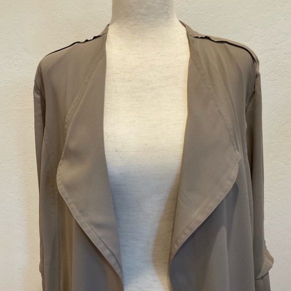 Babaton Quincy Belted Trench Coat Light Weight with Pockets in Taupe Xsm… - Picture 9 of 15